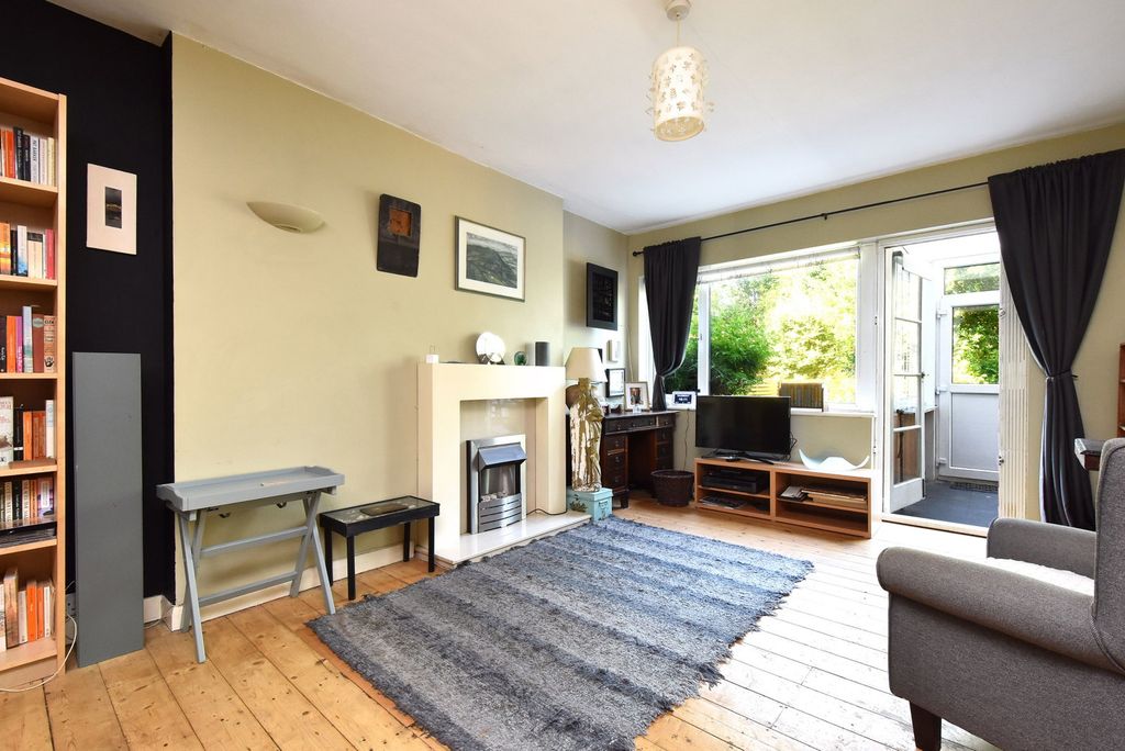 Property photo 2 of 11