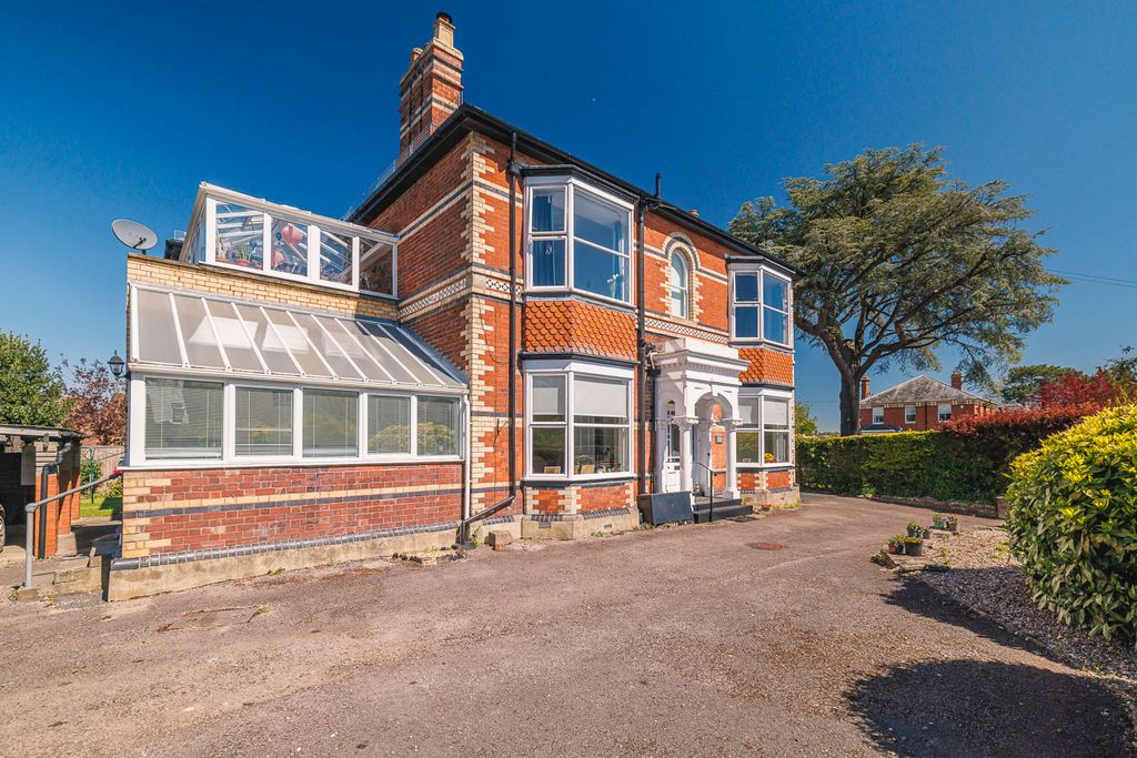 Property photo 1 of 17 Picture No. 05