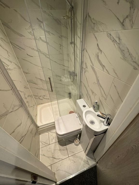 Property photo 3 of 7 Bathroom