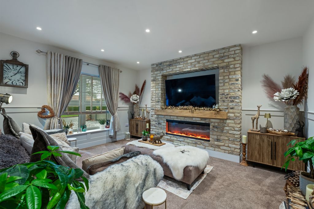 Property photo 2 of 41