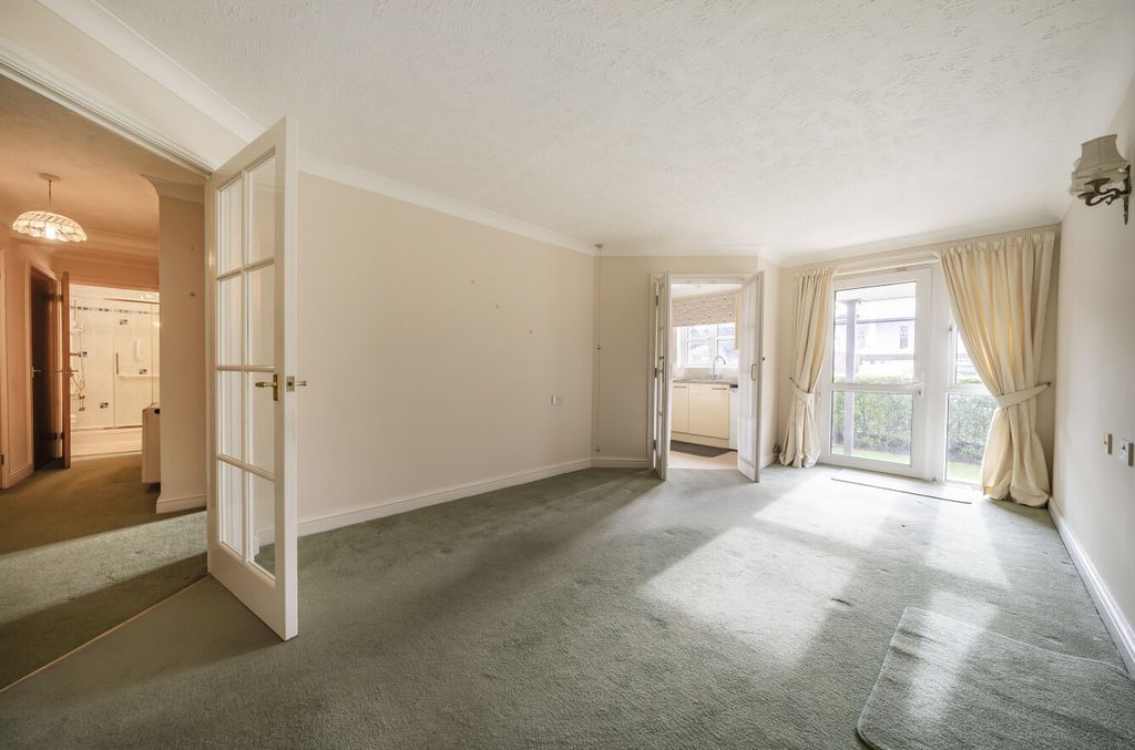 Property photo 1 of 15 1 - Lounge
