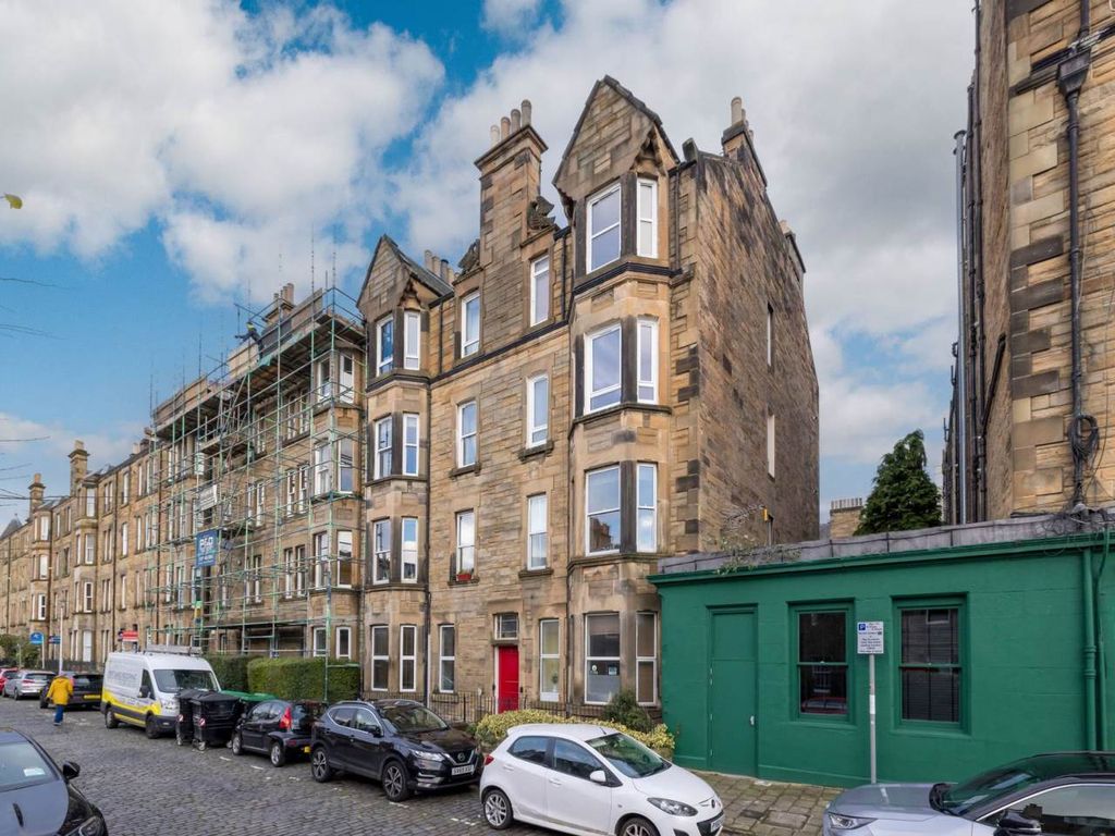 Property photo 2 of 17 76926_Merchistongrove_003