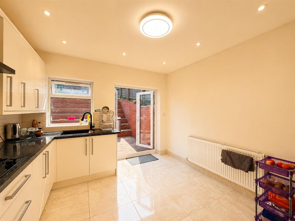 Property photo 3 of 13 Kitchen / Diner