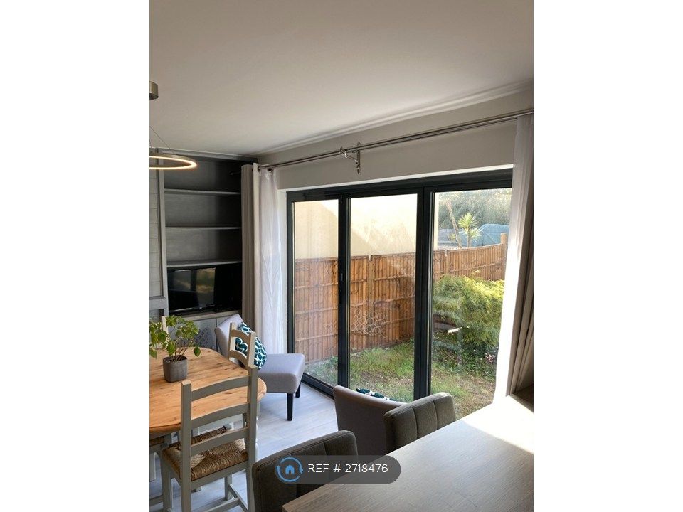 Property photo 2 of 35