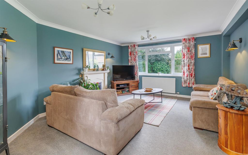 Property photo 3 of 33