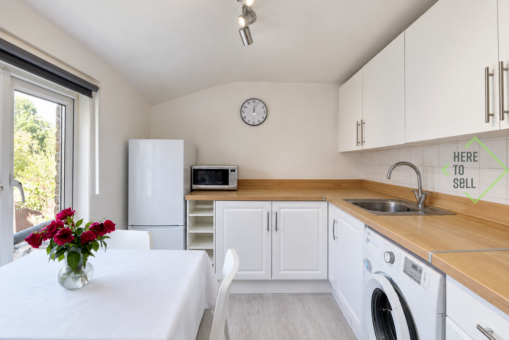 Property photo 2 of 11 Victoria Road, Barnet, En4 - Kitchen2