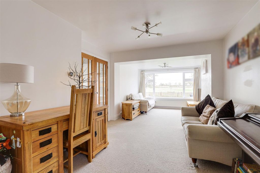 Property photo 2 of 23