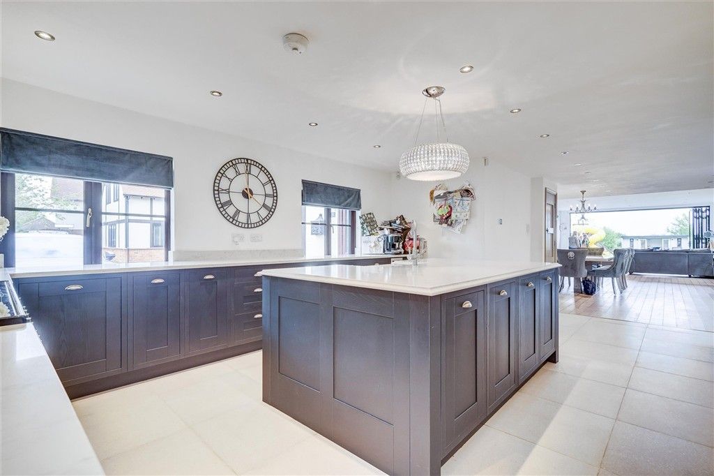 Property photo 3 of 16 Kitchen