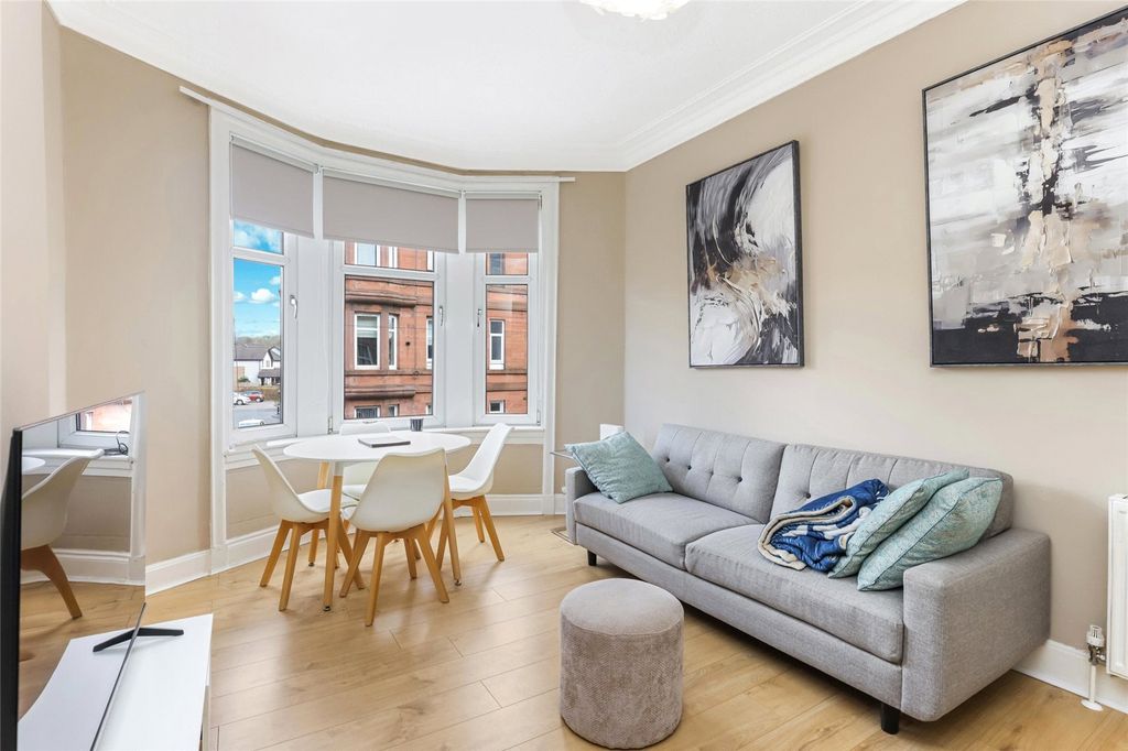 Property photo 3 of 14 Living Room