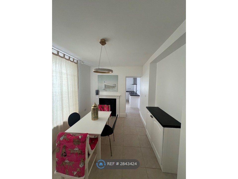 Property photo 3 of 34