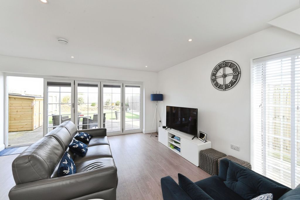 Property photo 3 of 16 Pbox-Img.Jpg