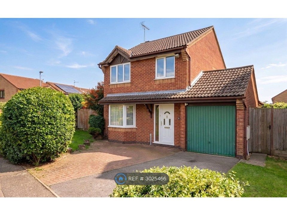 Property photo 1 of 17 3 Bed Detached House With Garage
