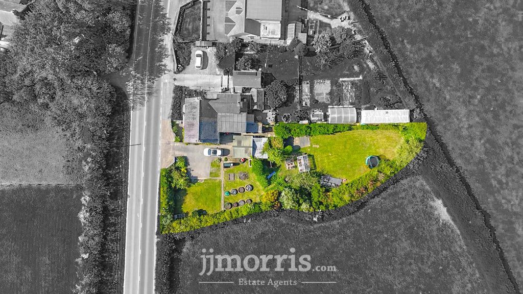 Property photo 2 of 37 Db5Eebe7-279A-4A9B-Bc63-05B391Fe8D7E.Jpg