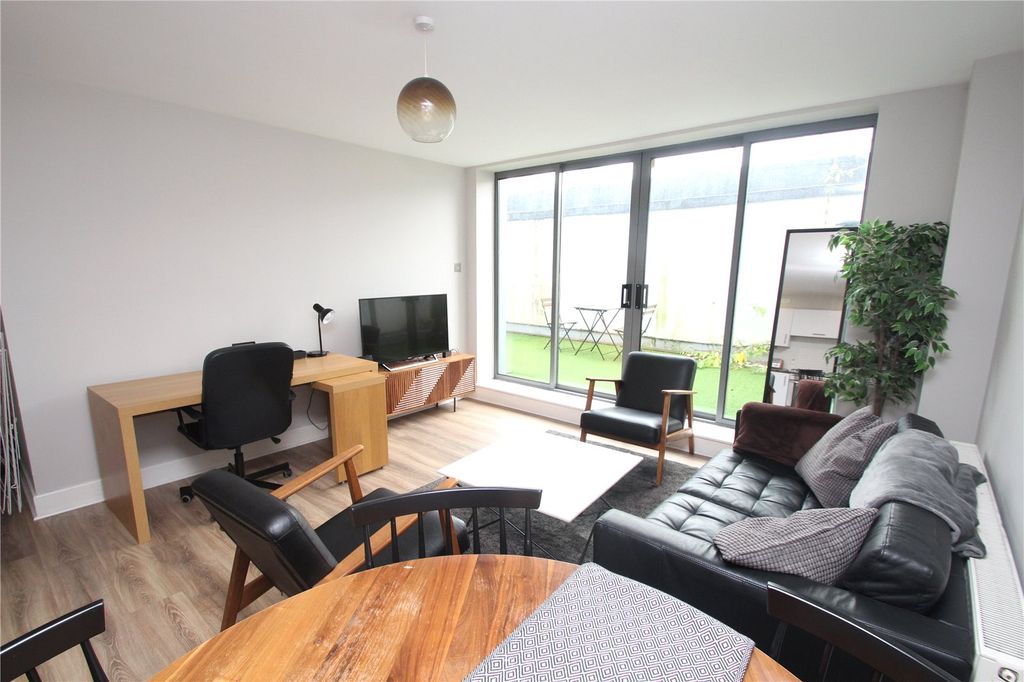 Property photo 3 of 10 Picture No. 05