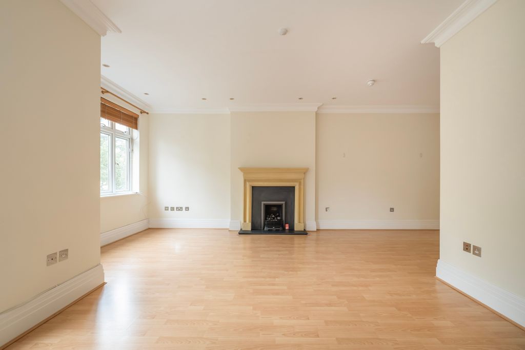 Property photo 2 of 28