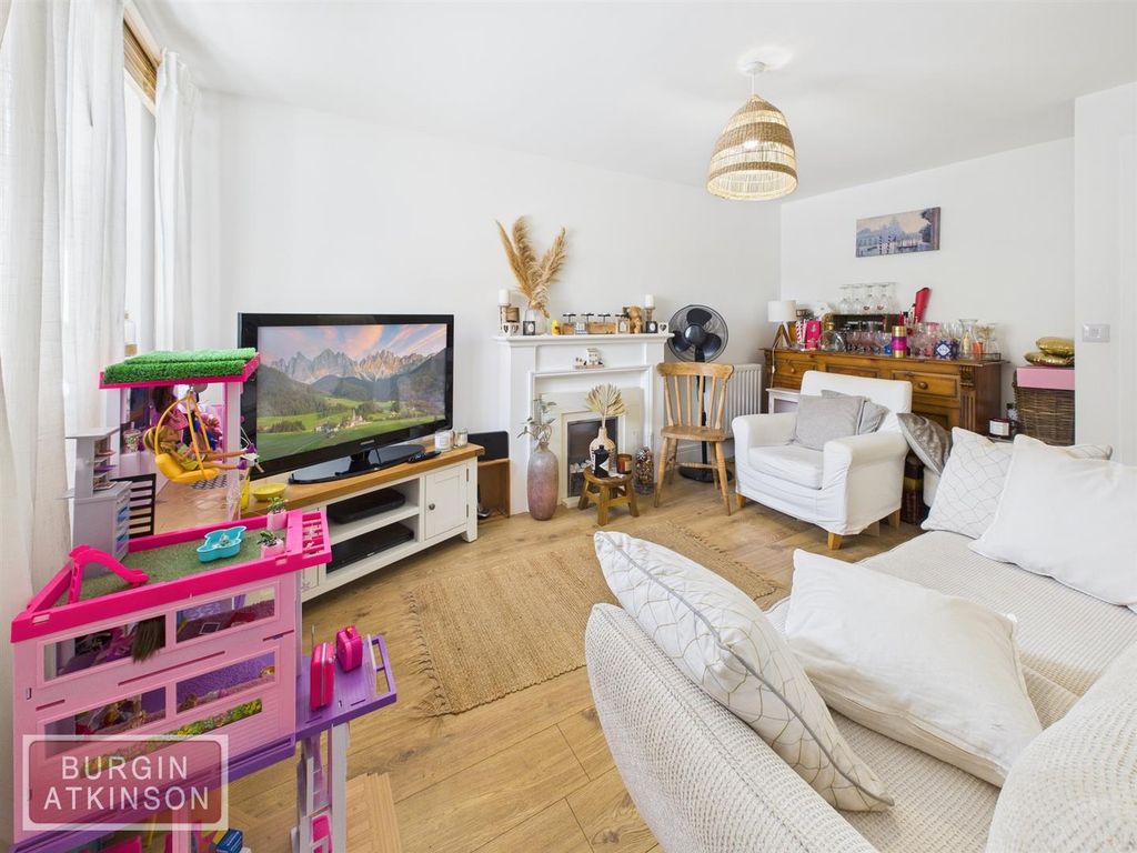 Property photo 3 of 15 Cam01619G0-Pr0160-Still006.Jpg