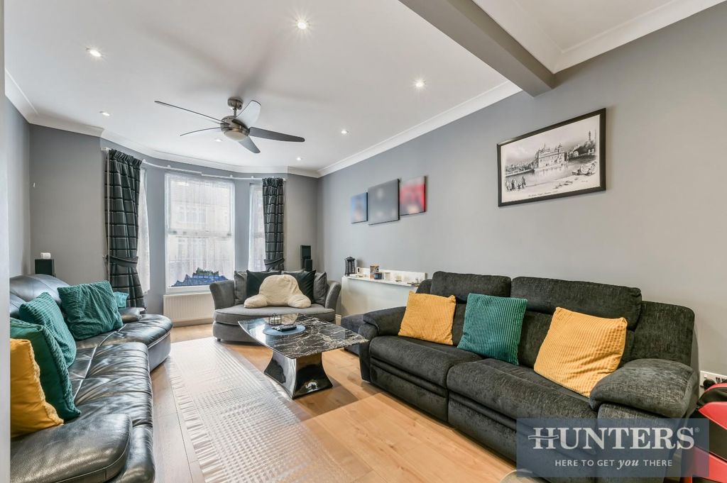 Property photo 3 of 20 Cromwell Road, -1.Jpg
