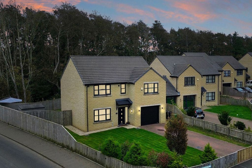 Property photo 2 of 33