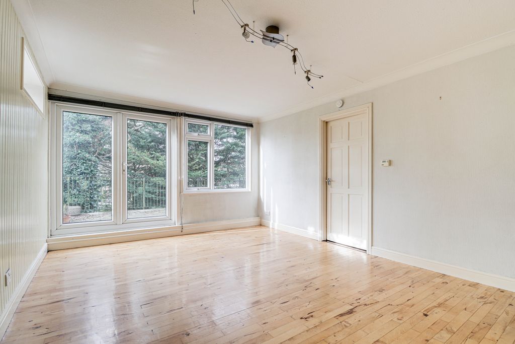 Property photo 2 of 12 Lounge/Diner