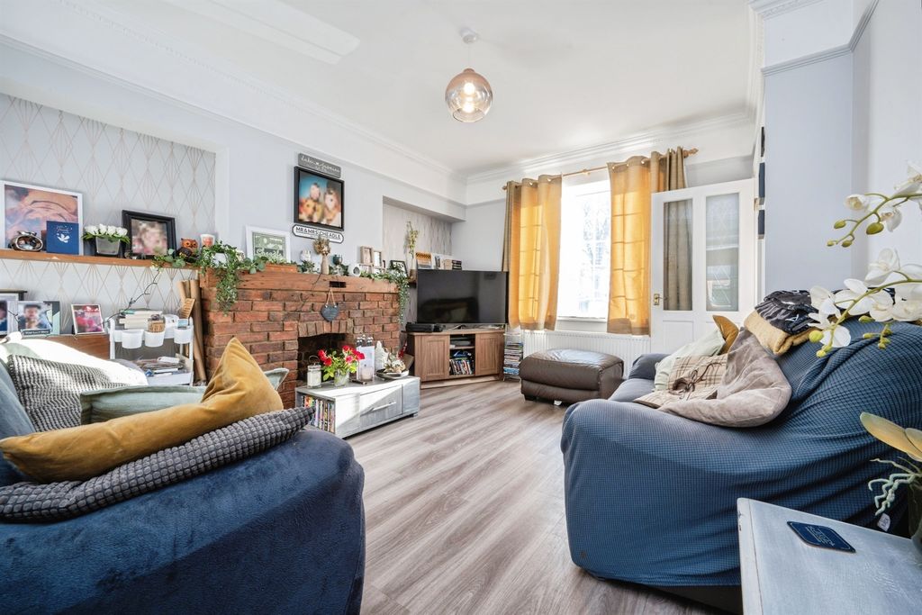 Property photo 3 of 11