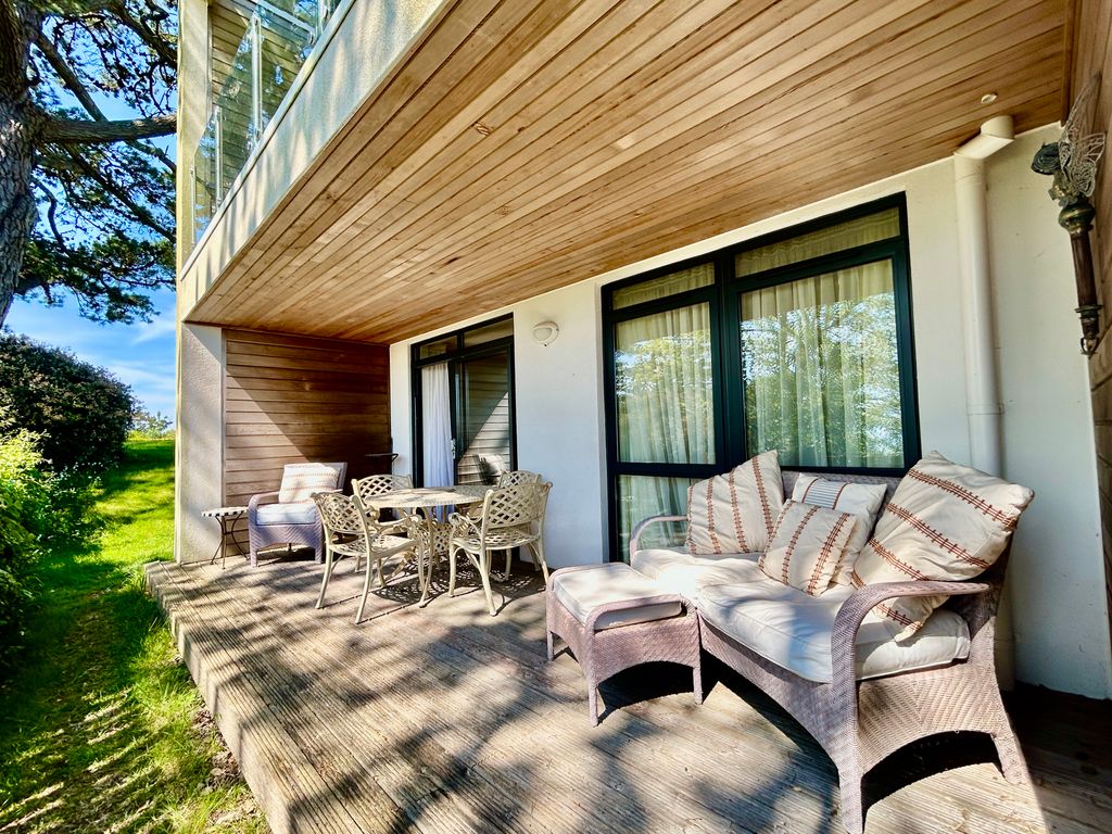 Property photo 2 of 32 Terrace