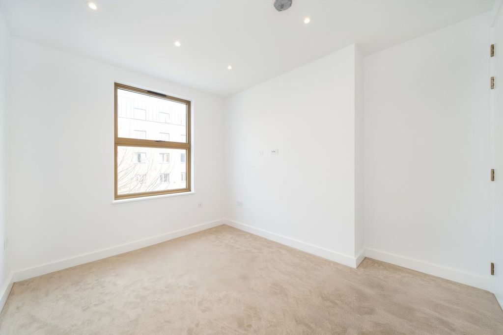 Property photo 3 of 5