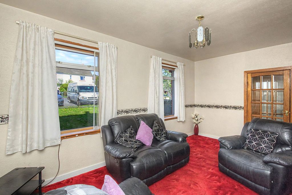 Property photo 3 of 12