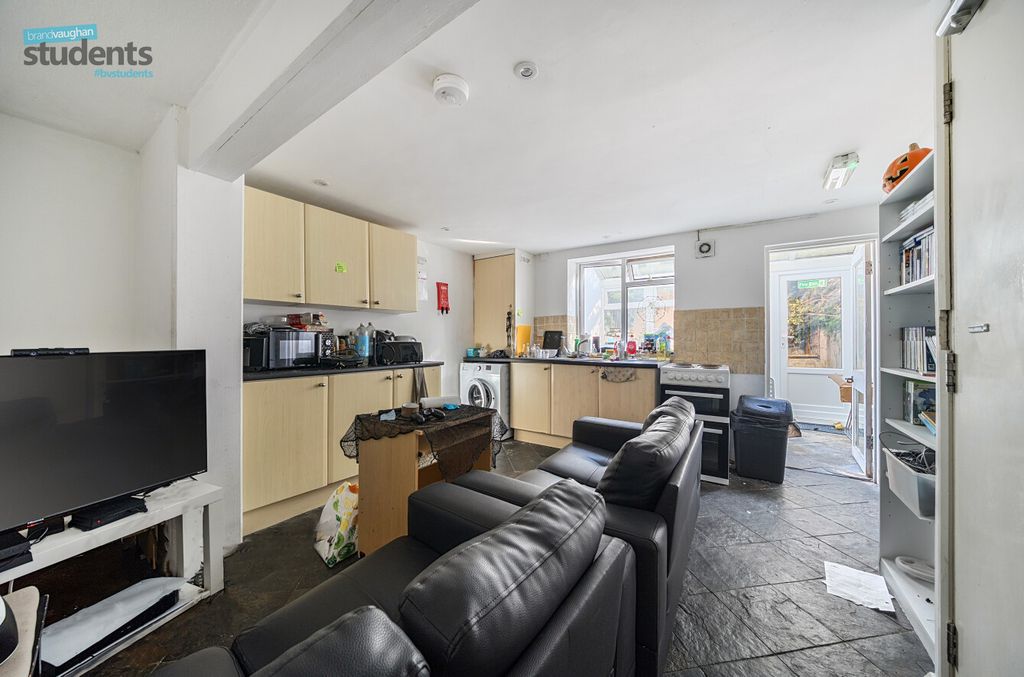 Property photo 2 of 10 c519E43d-2c9E-4d1...