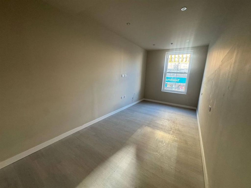 Property photo 1 of 5 3 Bed Flat To Rent Lilac Mews, London N22
