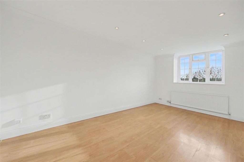 Property photo 3 of 8 Img_8519-Img_8523.Jpg