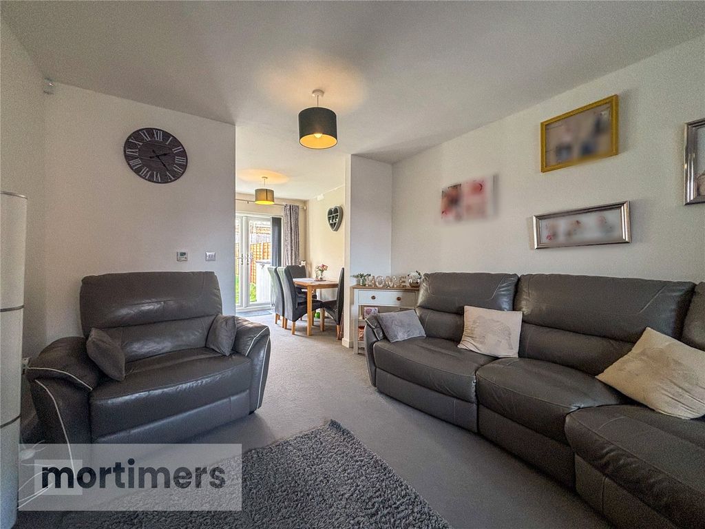 Property photo 3 of 18 Living Room