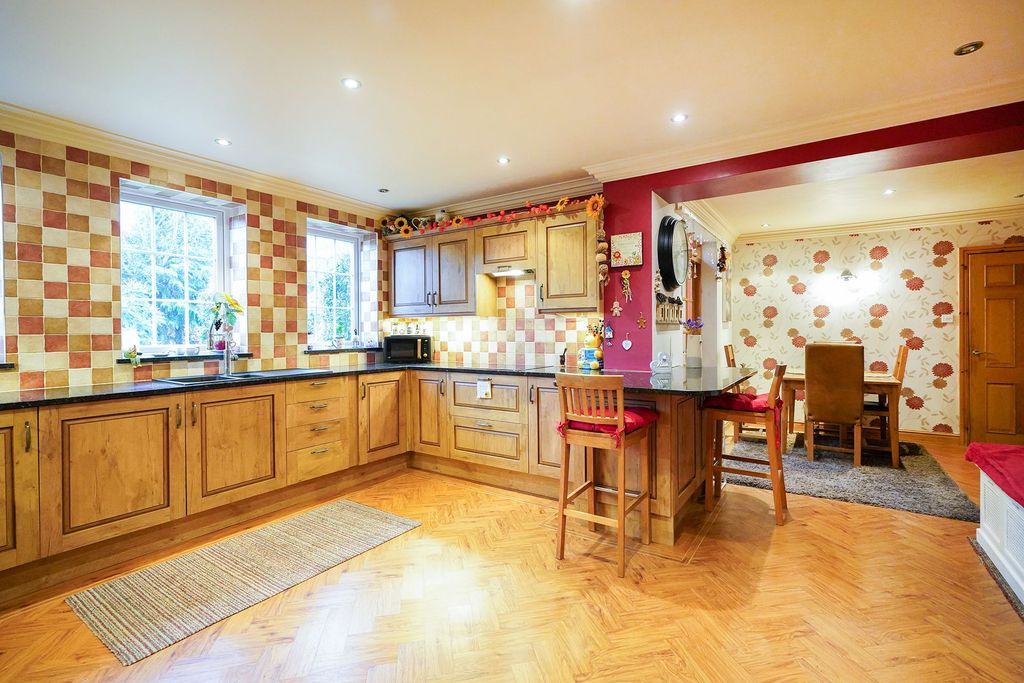 Property photo 3 of 38