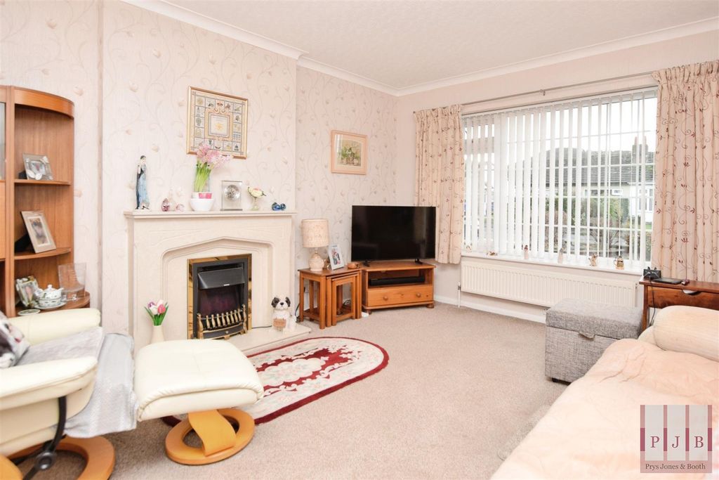 Property photo 2 of 14 Lounge.Jpg