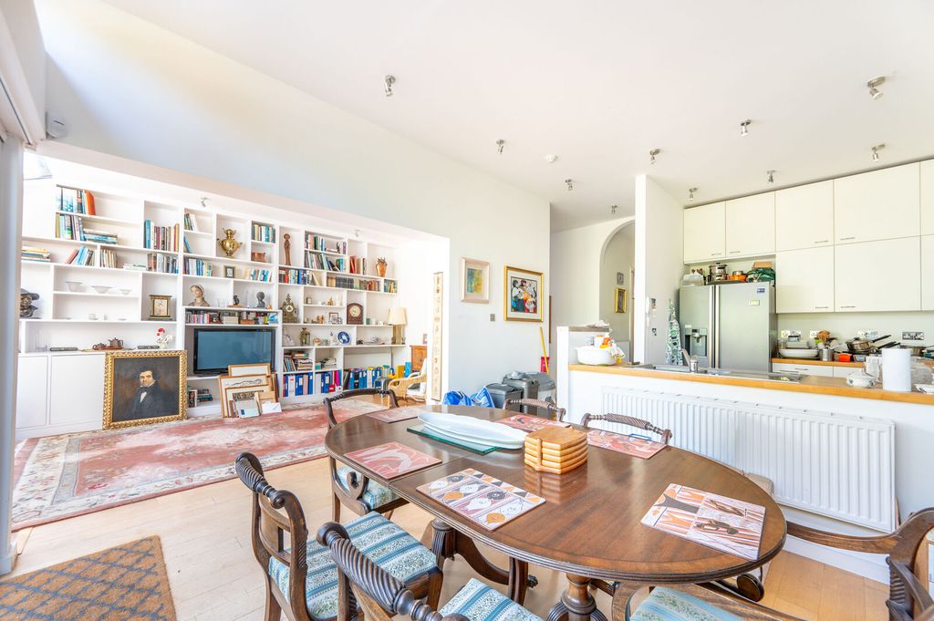 Property photo 3 of 13
