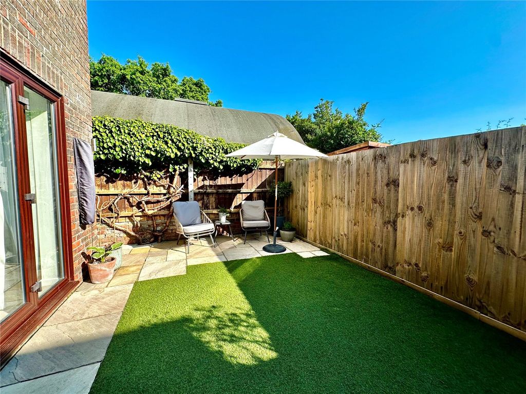 Property photo 2 of 10 Picture No. 32