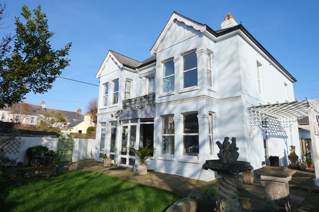 Property photo 1 of 34