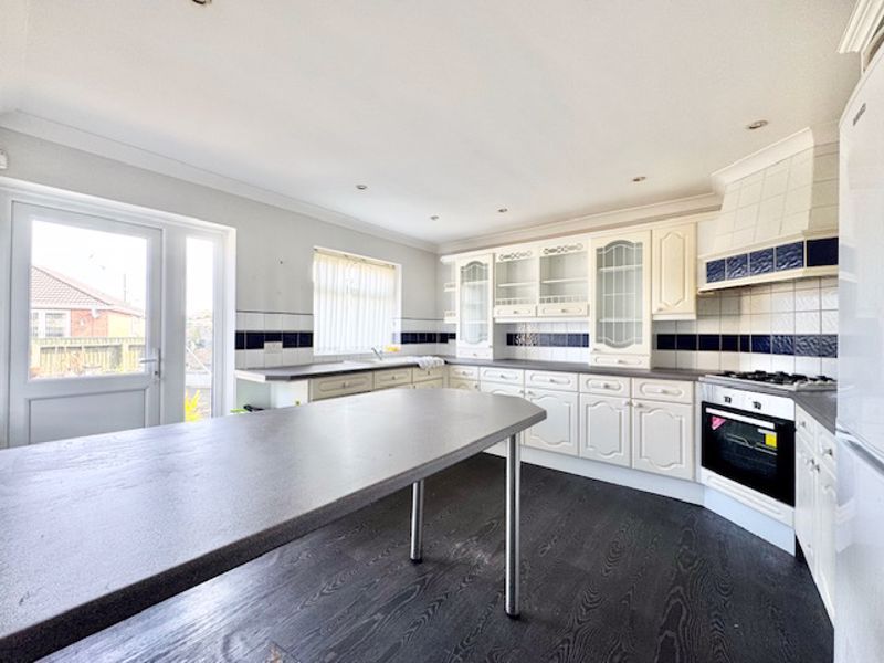 Property photo 2 of 11 Breakfast Kitchen