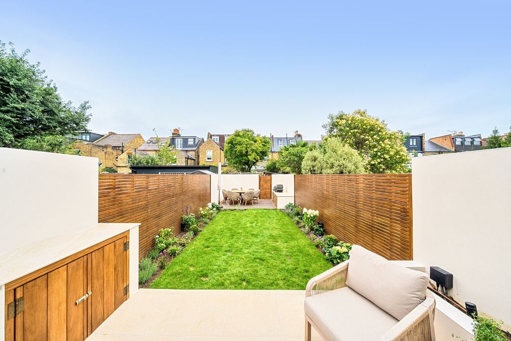 Property photo 3 of 19 Picture No. 02