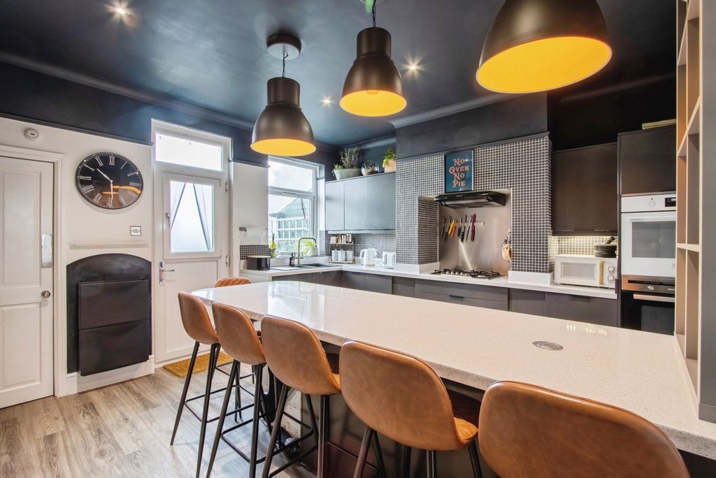 Property photo 2 of 17 Pbox-Img.Jpg