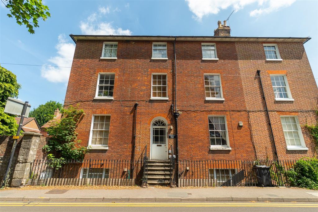 Property photo 1 of 17 Claremont House Wateringbury18.Jpg