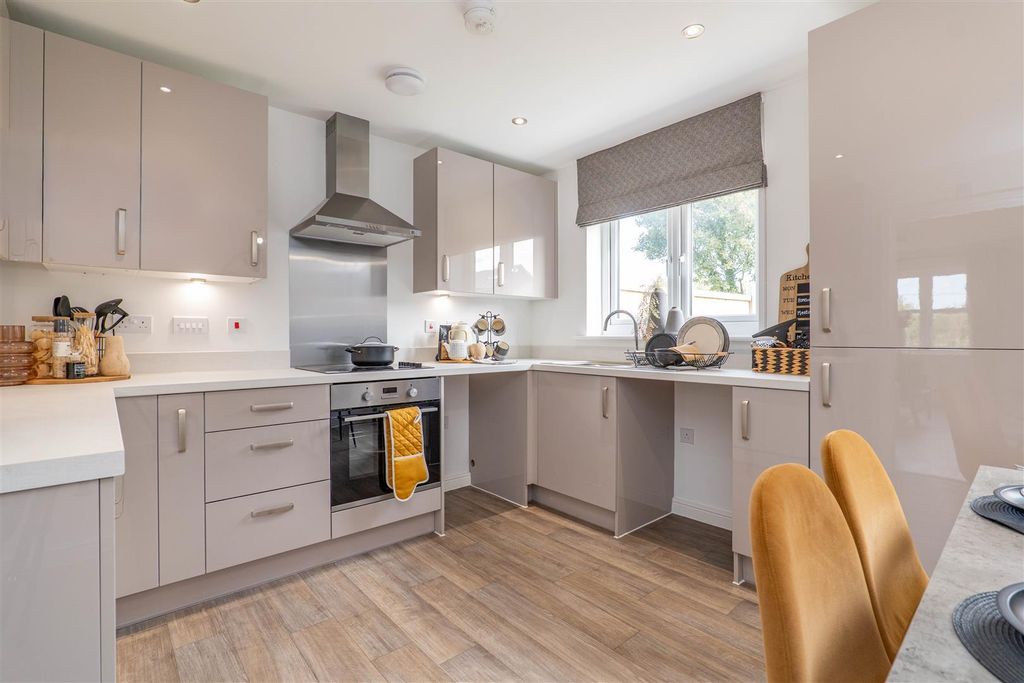 Property photo 3 of 25 Kitchen/Diner