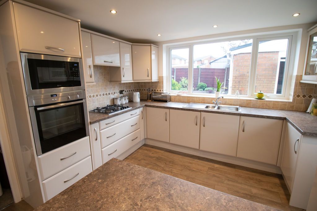 Property photo 3 of 13 Kitchen