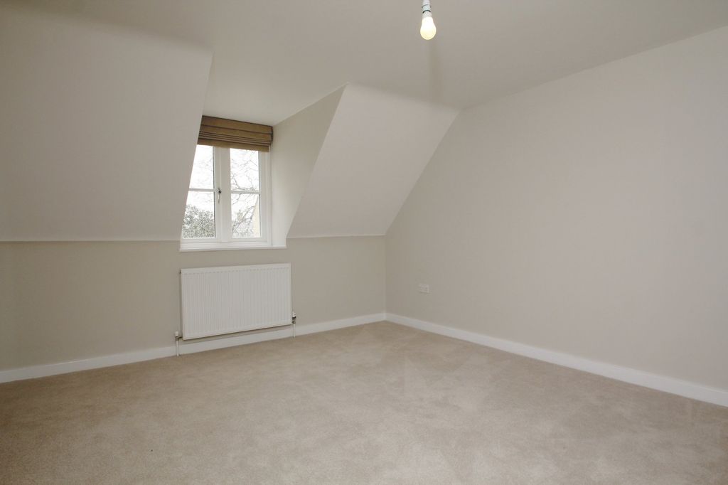 Property photo 3 of 6 Photo 03