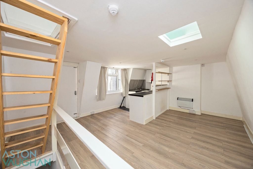 Property photo 2 of 9 5390241