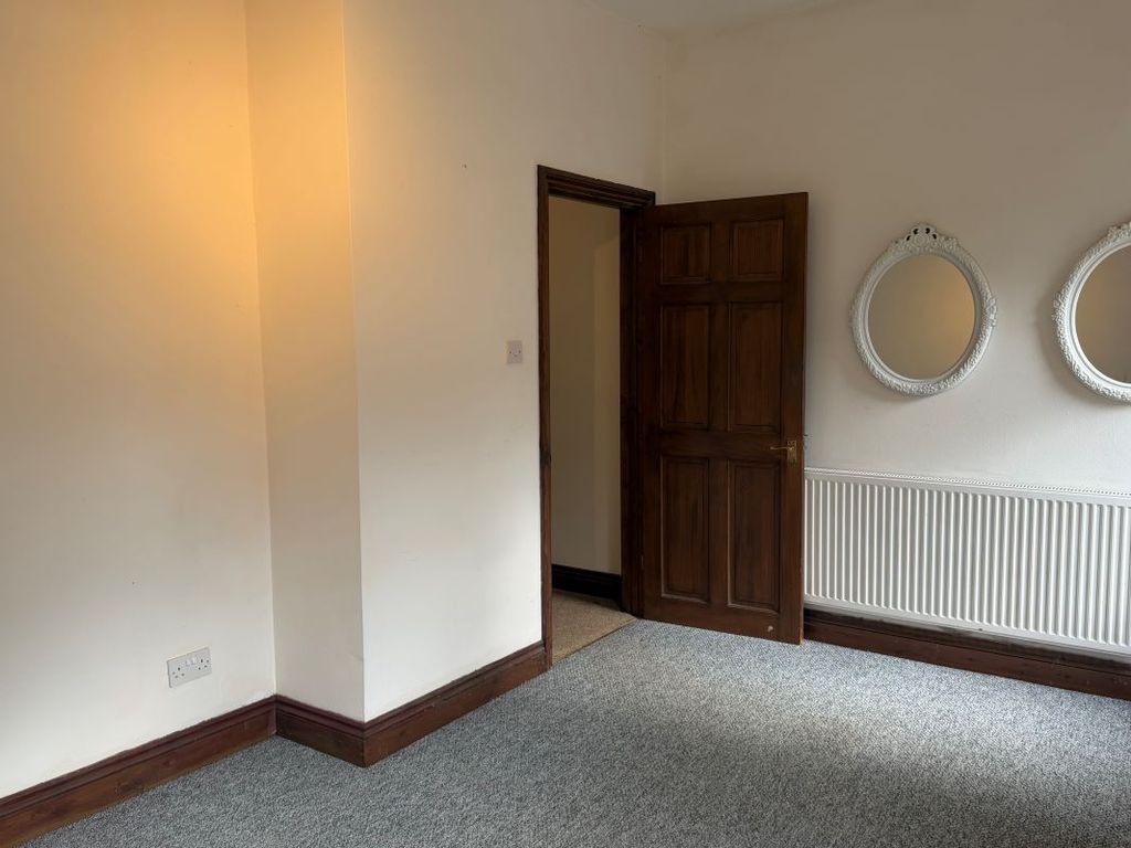 Property photo 2 of 28