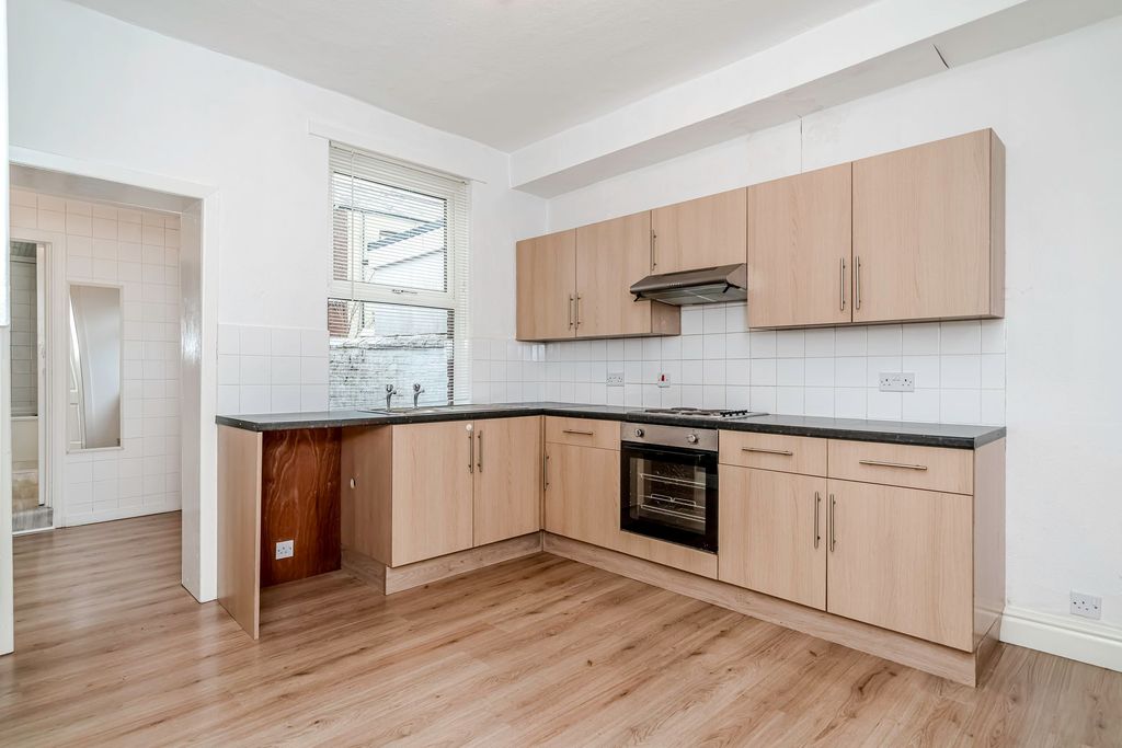 Property photo 2 of 23