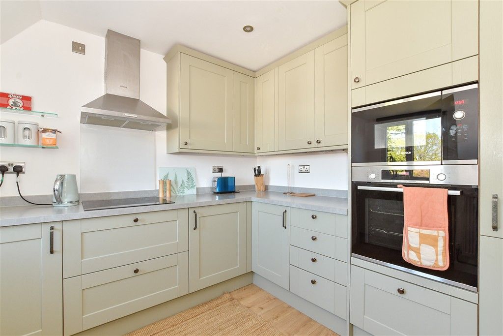 Property photo 3 of 11 Kitchen