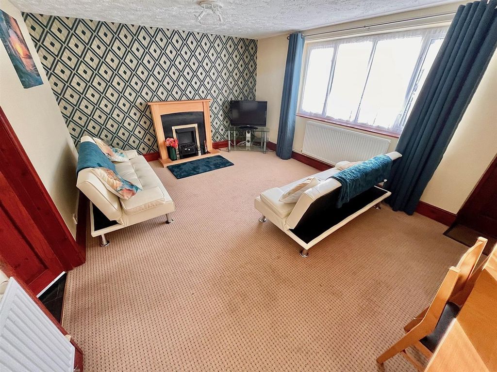 Property photo 2 of 10 Living Room