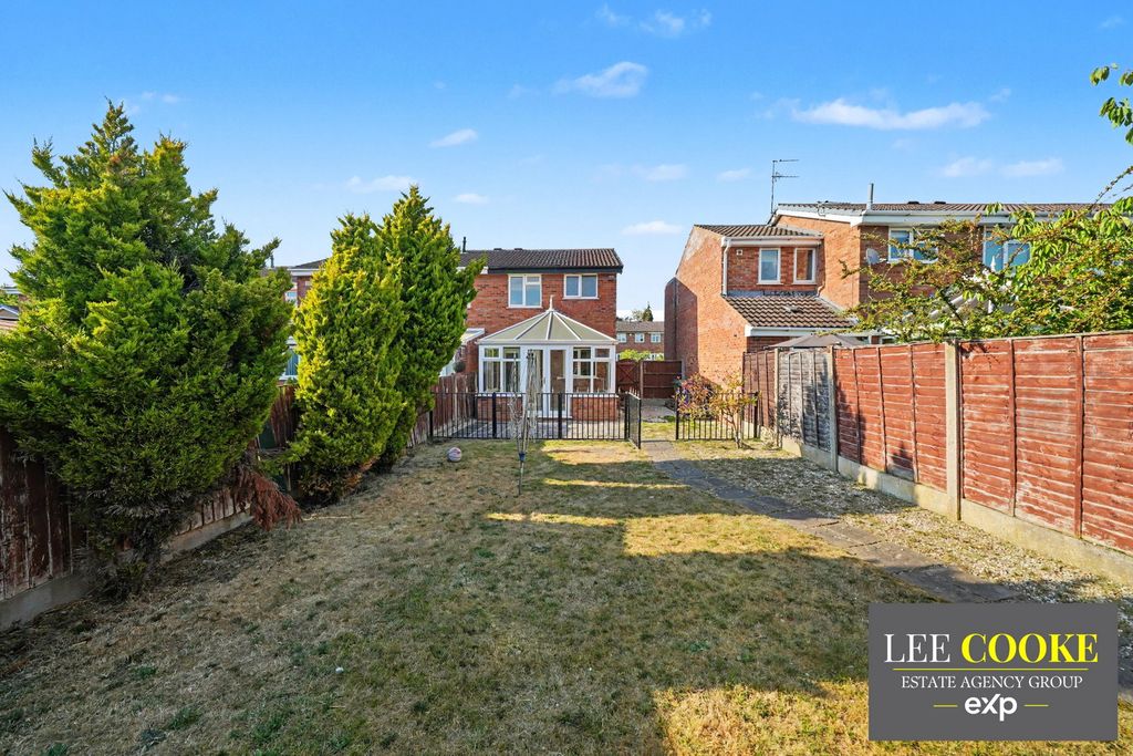 Property photo 2 of 32
