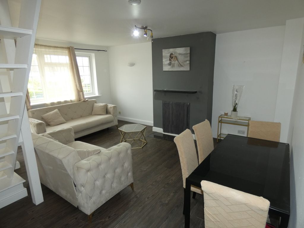 Property photo 2 of 10 Living Room